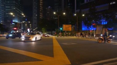 Kuala Lumpur, Malezya-Eylül 25 2018: gece zaman Kuala Lumpur şehir merkezi trafik sokak Kavşak metro hattı Panorama 4k Malezya