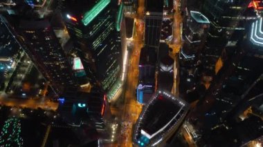 Singapur hava gece aydınlatılmış topdown cityscape panorama 4k görüntüleri 