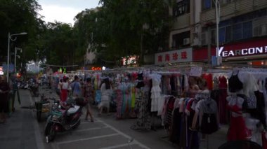 Sanya, Çin - 1 Ekim 2018: güneşli bir gün sanya şehir trafik caddesi panorama 4k circa 1 Ekim 2018 hainan adası çin.