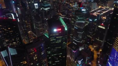 Singapur hava gece aydınlatılmış topdown cityscape panorama 4k görüntüleri 
