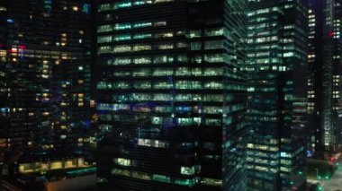 Singapur hava gece aydınlatılmış topdown cityscape panorama 4k görüntüleri 