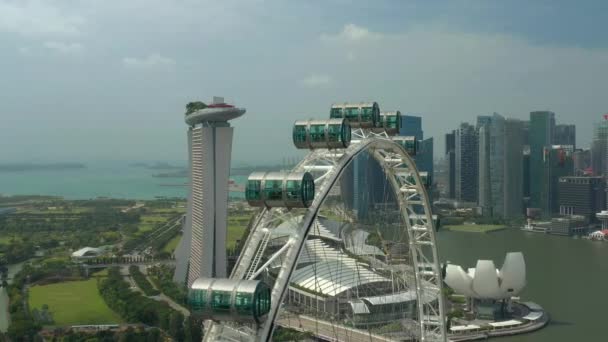 Singapore Marina Bay mit Riesenrad — Stockvideo