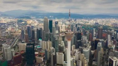 Kuala Lumpur, Malezya - 25 Eylül 2018: Kuala Lumpur şehir merkezi havadan panorama 4k görüntüleri