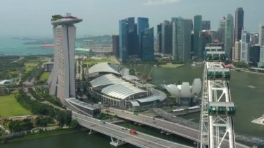 Singapur-Şubat 4 2019: gün Singapur şehir Marina Bay ünlü otel hava Panoraması 4k yaklaşık Şubat 4 2019 Singapur.