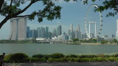 Singapur Marina Bay dönme dolap ile