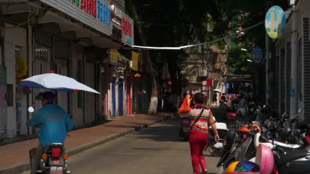 Sanya China Octubre 2018 Día Soleado Sanya Ciudad Tráfico Calle — Vídeo de stock