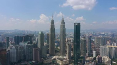 Kuala Lumpur, Malezya - 25 Eylül 2019: kuala lumpur downtown aerial panorama 4k yaklaşık 25 Eylül 2019  