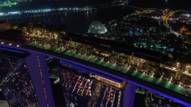 Singapur-Şubat 4 2019: gece Singapur şehir Marina Bay ünlü otel havadan Panorama 4k yaklaşık Şubat 4 2019 Singapur.