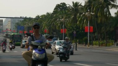 Sanya, Çin - 1 Ekim 2018: güneşli bir gün sanya şehir trafik caddesi panorama 4k circa 1 Ekim 2018 hainan adası çin.