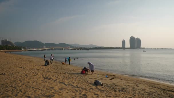 Dag Tijd Sanya Druk Strand Kustlijn Panorama Hainan Eiland Porselein — Stockvideo