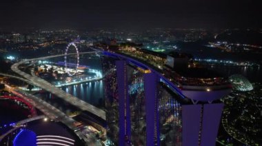 Singapur, Singapur-Mayıs 2019: Singapur Downtown hava gece tepesi Cityscape Panorama 4k görüntüleri görünümü 