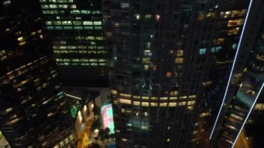 Singapur, Singapur-Mayıs 2019: Singapur Downtown hava gece tepesi Cityscape Panorama 4k görüntüleri görünümü 