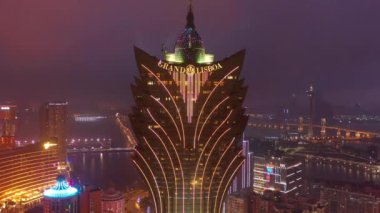 Makao - 2 Şubat 2019: Macau cityscape downtown riverside havadan panorama gece 4k circa 2 Şubat 2019 macau, çin.