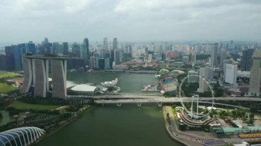 Singapur, Singapur-Mayıs 2019: Singapur Downtown hava gece tepesi Cityscape Panorama 4k görüntüleri görünümü 