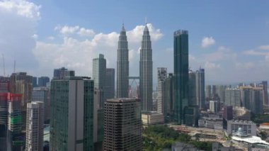 Kuala Lumpur, Malezya - 25 Eylül 2019: kuala lumpur downtown aerial panorama 4k yaklaşık 25 Eylül 2019  