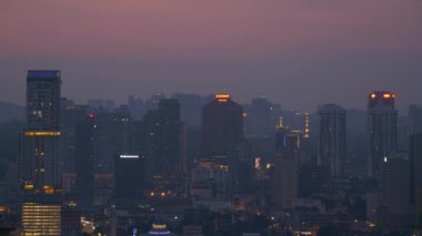 Kuala Lumpur, Malezya - 25 Mayıs 2018: Kuala lumpur şehir merkezi panorama 4k dolaylarında 25 Mayıs 2019 Kuala lumpur, Malezya