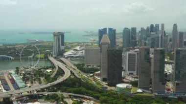 Singapur, Singapur - Mayıs 2019: Marina Körfezi'nde Singapur şehir merkezinde panoramik gündüz görüntüleri görünümü