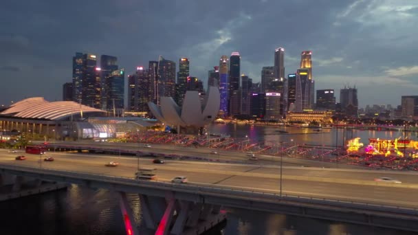 新加坡 2019年5月 晚上欣赏新加坡市中心横跨滨海湾的全景 — 图库视频影像