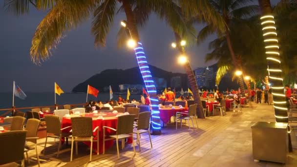 Noche Iluminada Sanya Concurrida Playa Costa Panorama Timelapse Hainan Isla — Vídeo de stock