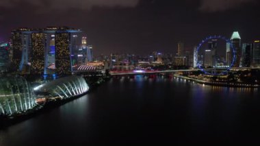 Singapur-Şubat 4 2019: gece Singapur şehir Marina Bay ünlü otel havadan Panorama 4k yaklaşık Şubat 4 2019 Singapur.