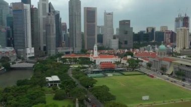 Singapur, Singapur - Mayıs 2019: Marina Körfezi'nde Singapur şehir merkezinde panoramik gündüz görüntüleri görünümü