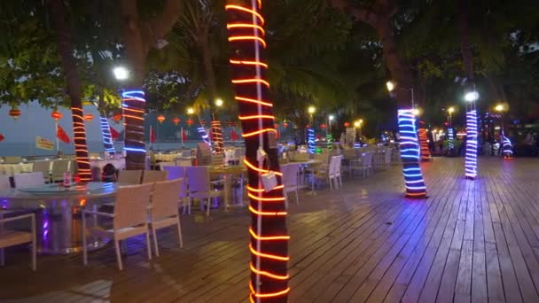 夜晚三亚拥挤的海滩海岸线全景4K海南岛中国 — 图库视频影像