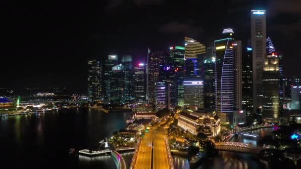 Natt Flygning Över Singapore Stad Trafik Antenn Panorama Bilder — Stockvideo