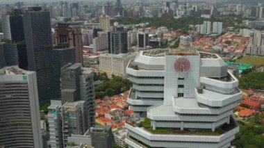 Singapur, Singapur - Mayıs 2019: Marina Körfezi'nde Singapur şehir merkezinde panoramik gündüz görüntüleri görünümü