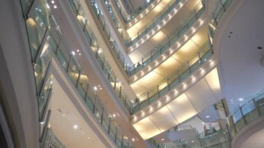 Kuala Lumpur, Malezya - Haziran 2019: Ünlü Petronas Kuleleri Suria klcc Alışveriş Merkezi Ocak 2019 Kuala lumpur, Malezya.