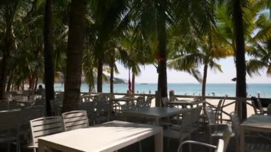 Gündüz vakti Sanya kalabalık sahil şeridi Panorama 4k hainan adası porseleni