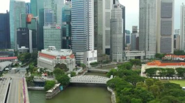 Singapur, Singapur - Mayıs 2019: Marina Körfezi'nde Singapur şehir merkezinde panoramik gündüz görüntüleri görünümü