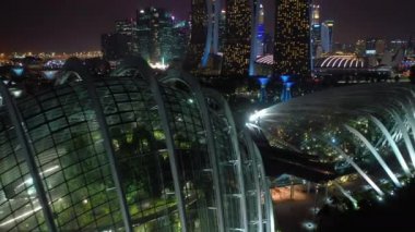 Singapur-Ekim 18, 2019: Cloud Forest & Flower Dome of Gardens by Bay 4k görüntüleri gün görünümü