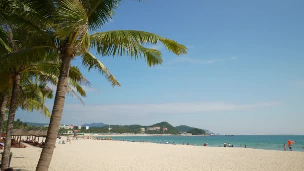 Día Tiempo Sanya Concurrida Playa Costa Panorama Hainan Isla China — Vídeo de stock