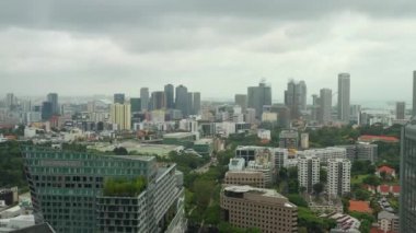 Singapur, Singapur - Mayıs 2019: Marina Körfezi'nde Singapur şehir merkezinde panoramik gündüz görüntüleri görünümü