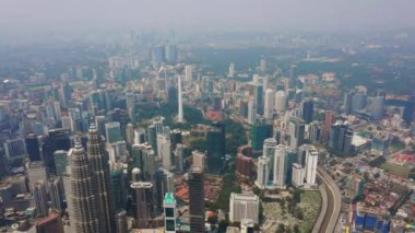 Kuala Lumpur, Malezya - 25 Haziran 2019: güneşli bir gün kuala lumpur şehir merkezi havacılık panoraması 4k yaklaşık 25 Eylül 2018 Kuala lumpur, malezya, Malezya.
