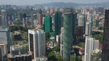 Kuala Lumpur, Malezya - 25 Haziran 2019: güneşli bir gün kuala lumpur şehir merkezi havacılık panoraması 4k yaklaşık 25 Eylül 2018 Kuala lumpur, malezya, Malezya.