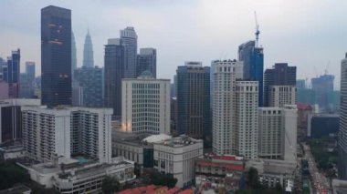 Kuala Lumpur, Malezya - 25 Haziran 2019: güneşli bir gün kuala lumpur şehir merkezi havacılık panoraması 4k yaklaşık 25 Eylül 2018 Kuala lumpur, malezya, Malezya.