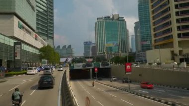 Kuala Lumpur, Malezya-Eylül 25 2018: gün Kuala Lumpur şehir merkezi trafik sokak Kavşak metro hattı Panorama 4k Malezya
