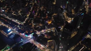 Işıklı Singapur şehir trafiği hava Panoraması 4k görüntüleri üzerinde gece saati uçuş