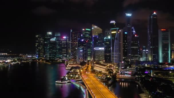 Vuelo Nocturno Sobre Singapur Ciudad Tráfico Aéreo Panorama Metraje — Vídeos de Stock