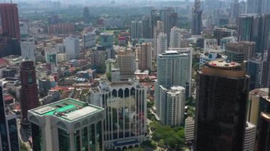 Kuala Lumpur, Malezya - 25 Haziran 2019: güneşli bir gün kuala lumpur şehir merkezi havacılık panoraması 4k yaklaşık 25 Eylül 2018 Kuala lumpur, malezya, Malezya.