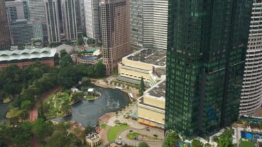 Kuala Lumpur, Malezya - 25 Haziran 2019: güneşli bir gün kuala lumpur şehir merkezi havacılık panoraması 4k yaklaşık 25 Eylül 2018 Kuala lumpur, malezya, Malezya.