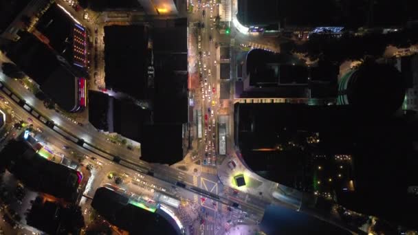 Vuelo Nocturno Sobre Imágenes Iluminadas Del Panorama Aéreo Del Tráfico — Vídeos de Stock