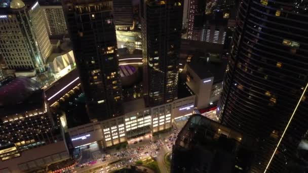 Ночное Время Полета Над Освещенными Singapore Городского Движения Воздушной Панорамы — стоковое видео