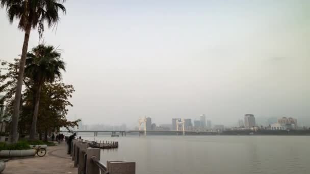 Les Gens Marchent Sur Macao Taipa Île Littoral Timelapse Images — Video