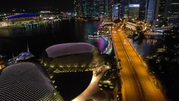 Natttid Flyg Över Singapore Upplyst Stadstrafik Antenn Panorama Bilder — Stockvideo