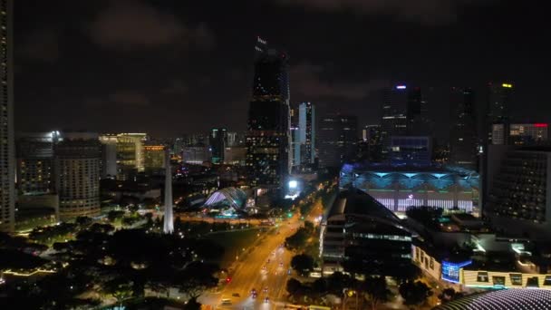 Singapur Üzerinde Gece Uçuş Şehir Trafiği Havadan Panorama Görüntüleri Aydınlatılmış — Stok video