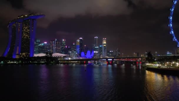 シンガポール 2019年2月4日 夜のシンガポールシティマリーナベイ有名なホテル空中パノラマ4K 2月4 2019シンガポール — ストック動画