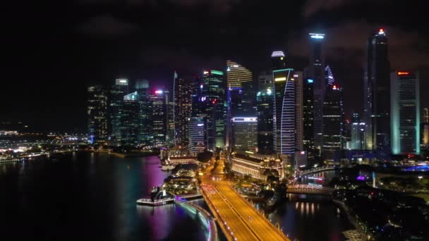 Nattetid Flygning Över Upplysta Singapore City Aerial Panorama Bilder — Stockvideo