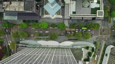 Singapur şehir trafiği hava Panorama 4k görüntüleri üzerinde gün zaman uçuş